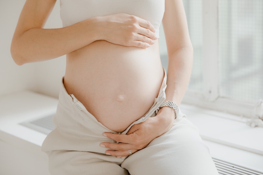 Tras el parto contribuye a que el útero pueda volver a su tamaño y estado normal. Foto: Pexels. RDNE Stock Project.