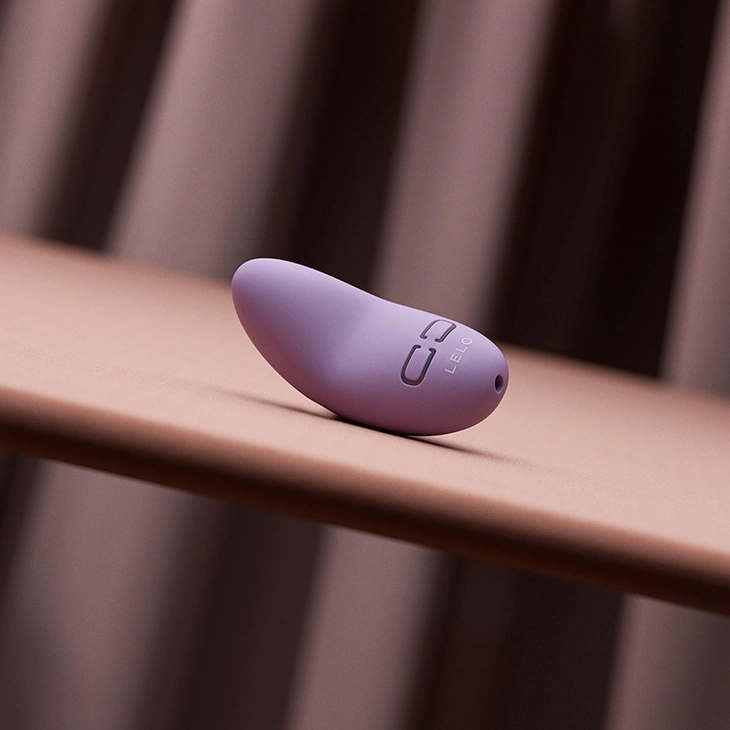 LILY™ 3 - Masajeador Clitoral de Aniversario - Lila - Imagen 3